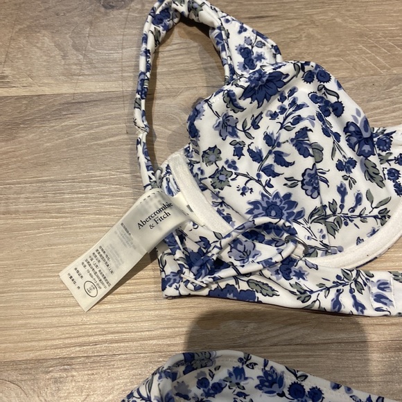 Excellent Condition Bikini - Picture 3 of 6